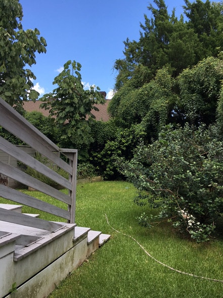 Back yard view 1 - 2827 Lepage St