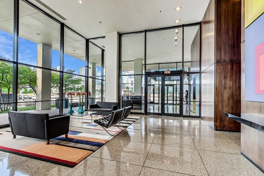 Building Photo - 360 E Randolph St