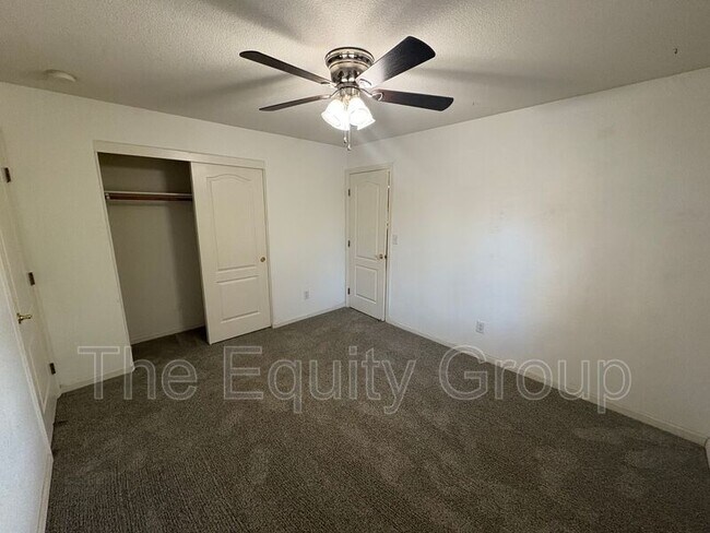 Building Photo - 2424 E Beech Ave