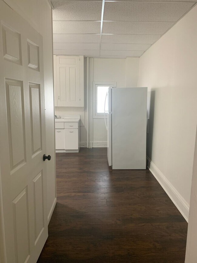 Building Photo - 1st Floor 1 Bed/1Bath,Laundry - West York Borough
