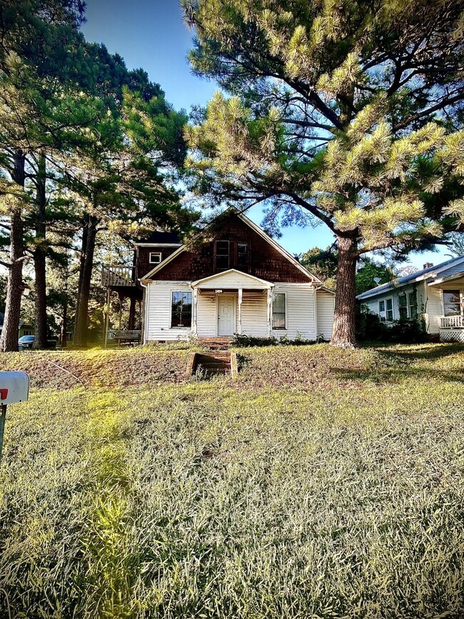 Primary Photo - 1404 Callahan St