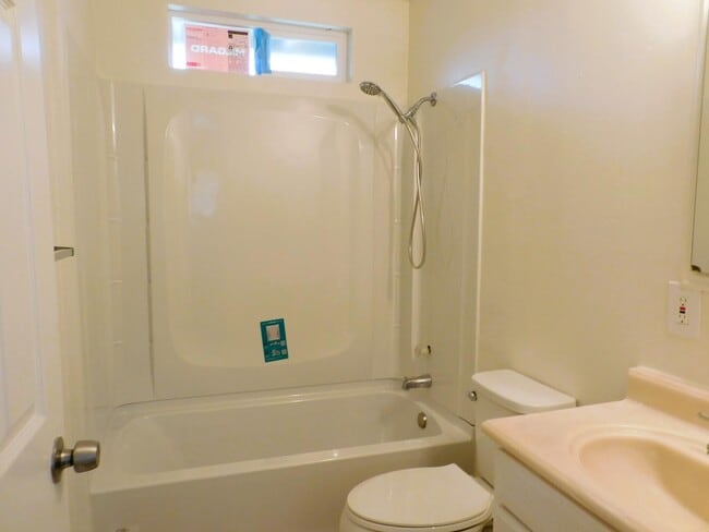 Building Photo - 1045 Oxford Ave