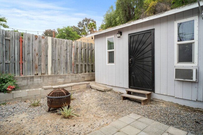 Building Photo - 4 Bed | 2.5 Bath Home in Spring Valley with Detached Office Suite!