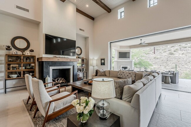 Building Photo - Luxury Home ready for January Move-in