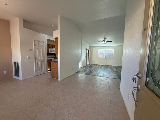 Building Photo - 751 Skyview Ln