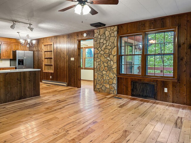 Building Photo - 8835 Tallow Tree Rd