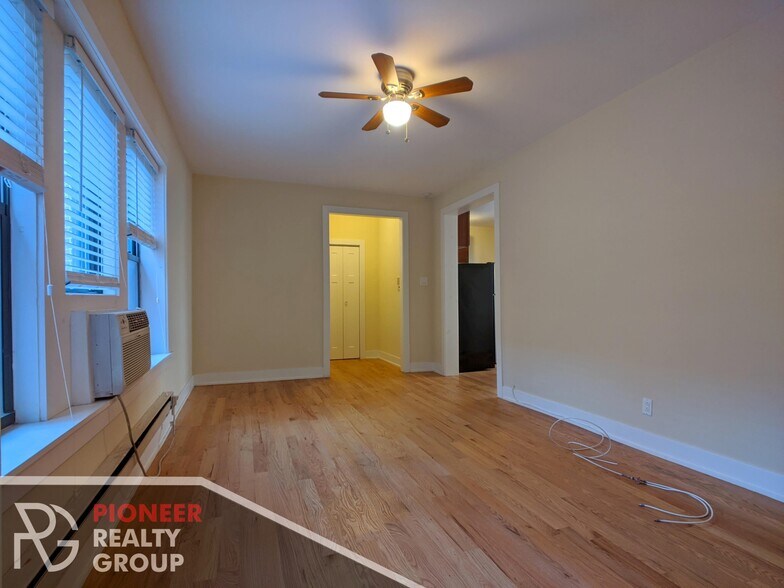 Building Photo - 3732 N Pine Grove Ave