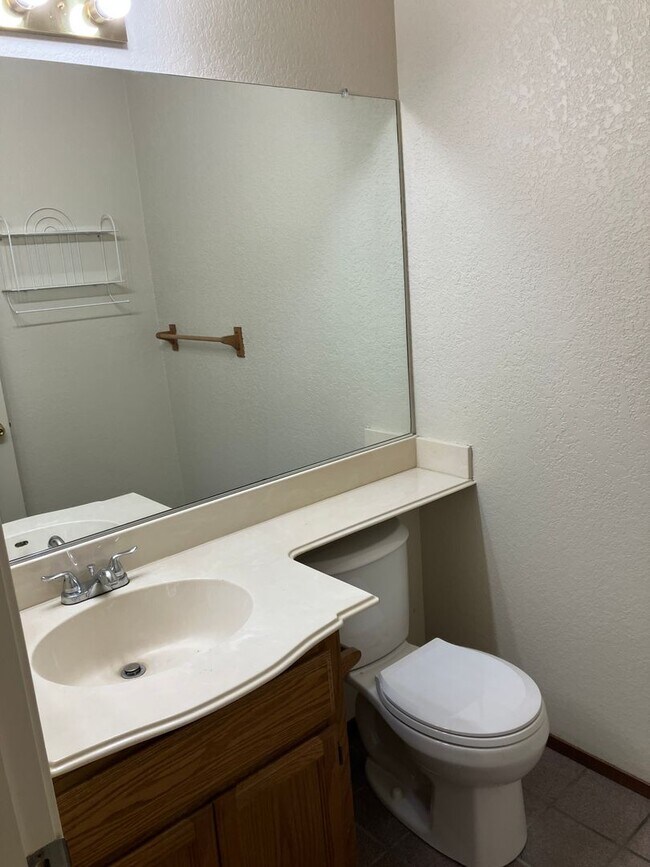 Building Photo - 1725 Branchwood Cir