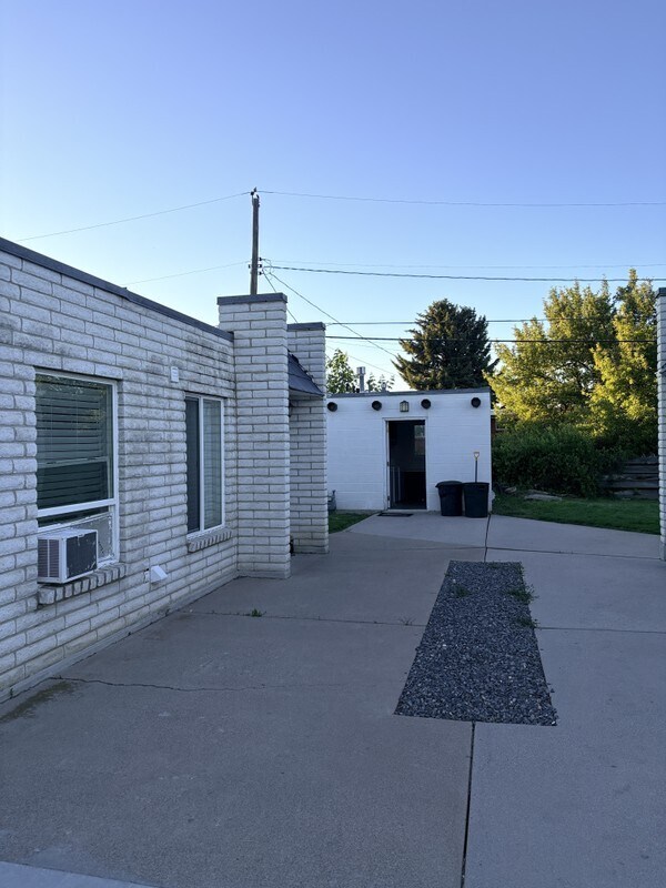 Building Photo - 375 W 550 N