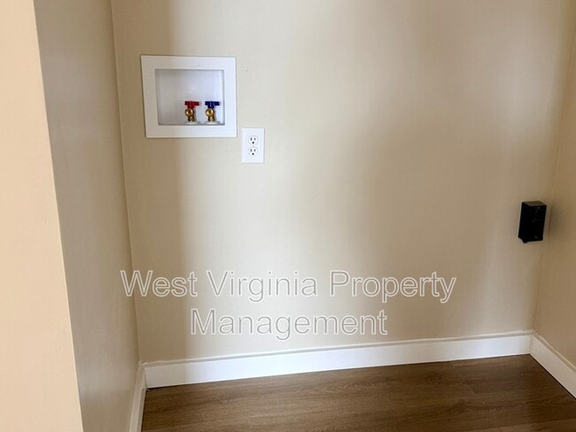 Building Photo - 172 Sullivan Rd