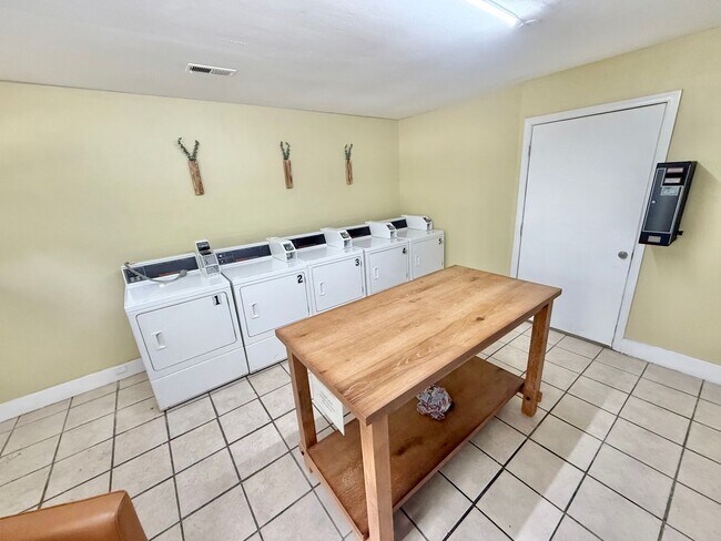 Building Photo - Meridian Apartments