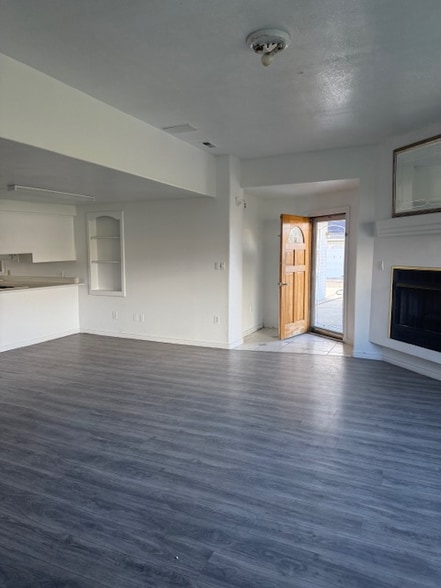 Primary Photo - 3111 F Rd