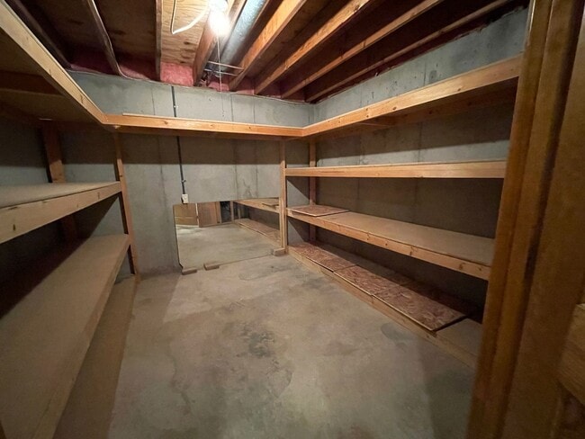 Building Photo - Stunning 4BR 2.5BA w/ Granite Kitchen in South Overland Park