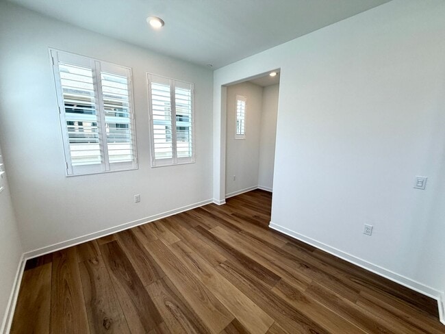Building Photo - Brand-New Luxury Townhome for Lease in Claremont