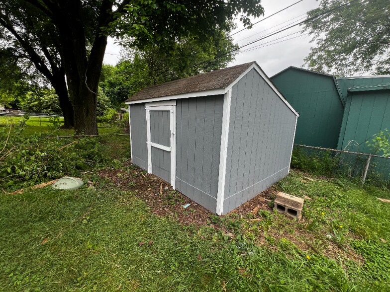 Building Photo - 220 Locust Ln