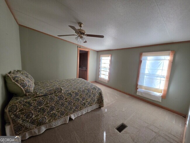 Building Photo - 2832 N Holcomb Dr