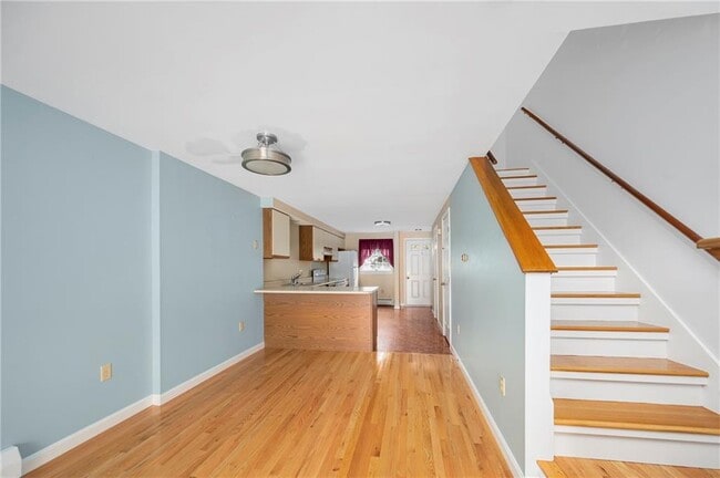 Building Photo - 33 Sakonnet E