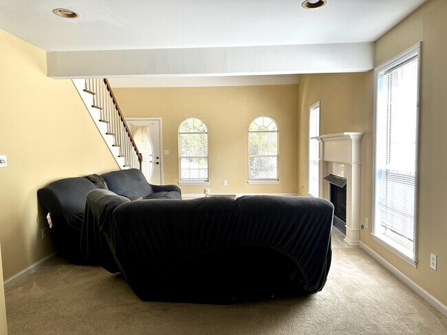 Building Photo - 109 Twin Oaks Ct