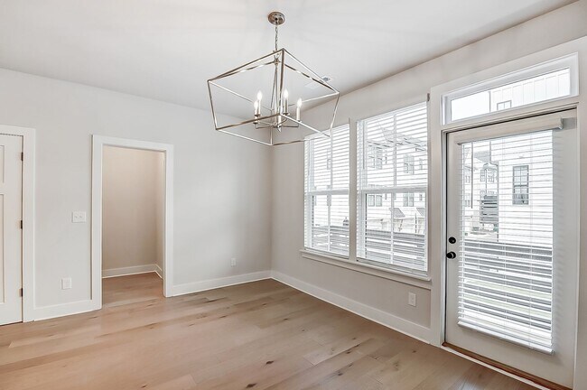 Building Photo - TOWNHOME W/ ROOFTOP TERRACE @ 5West Terraces!