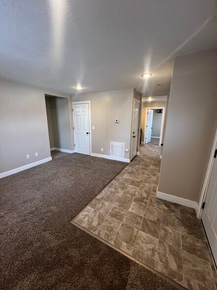 Building Photo - 312 N 1st Ave