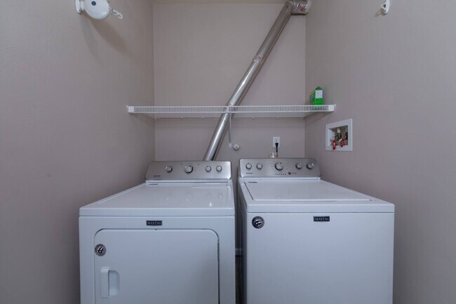 Building Photo - 1003 Rustads Cir