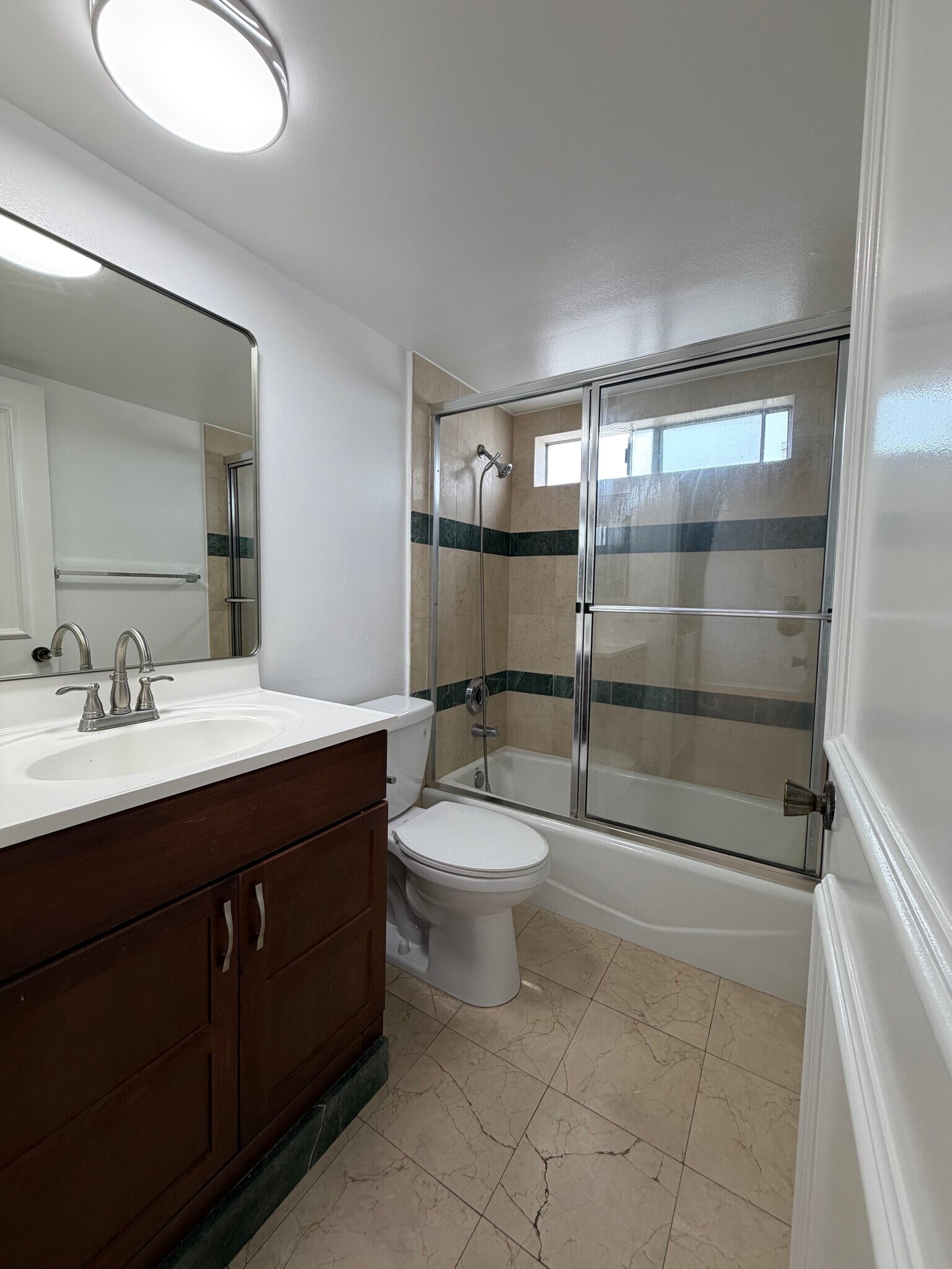 Building Photo - 1409 S Saltair Ave