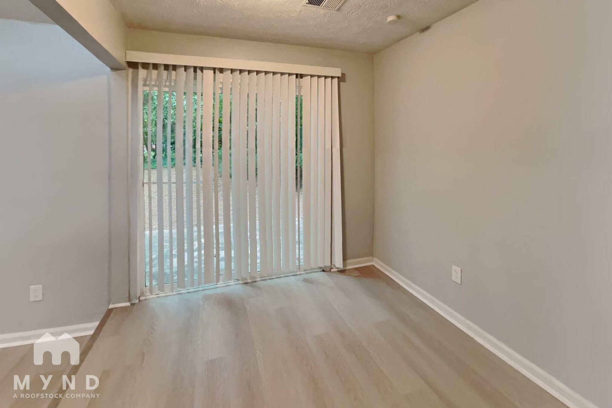 Building Photo - 3047 Brook Hollow Dr