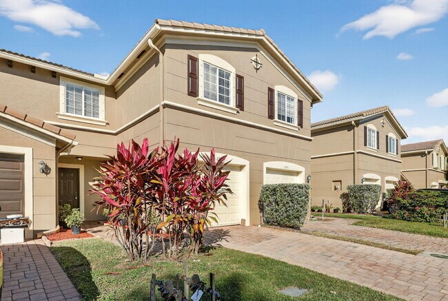 Building Photo - 2245 Portsmouth Ln