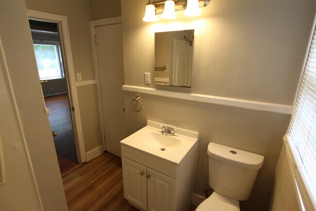 Building Photo - 2215 Rosewood Dr