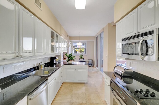 Building Photo - 731 Crandon Blvd