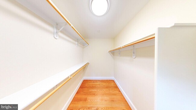 Building Photo - 6403 Earlham Dr