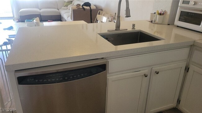 Building Photo - 2140 Willowbury Dr