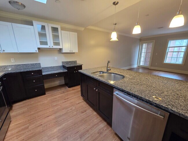 Building Photo - 286 Main St