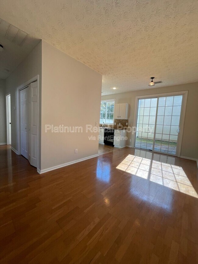 Building Photo - 301 Harmony Ct