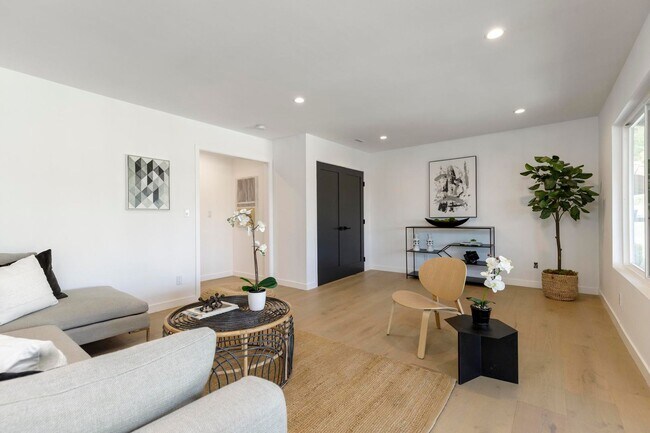 Building Photo - **3900 Paseo De Las Tortugas Torrance** Spacious 4 bedroom 3 bath with beautiful view!