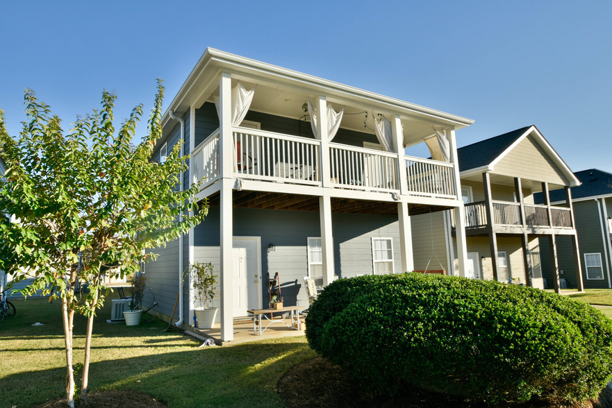 Building Photo - Savannah Square