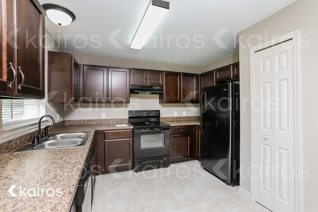 Building Photo - 465 Malauka Radial
