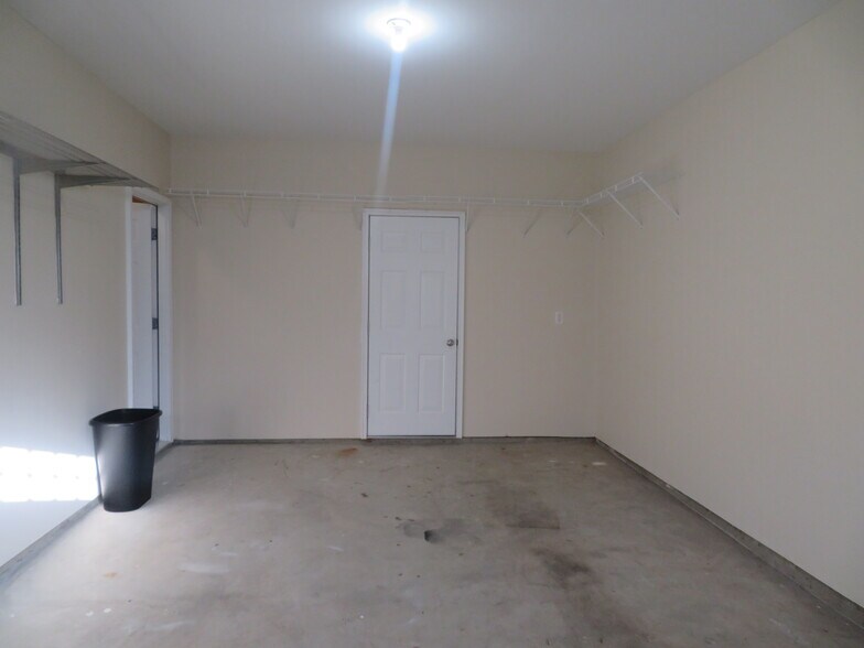 Building Photo - 3700 Bedford Dr