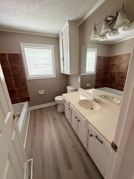 Building Photo - 118 B Fisher Dr