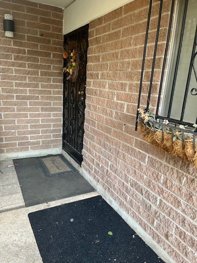 Building Photo - Lovely 2 Bedroom and 2 Bathroom Condo!