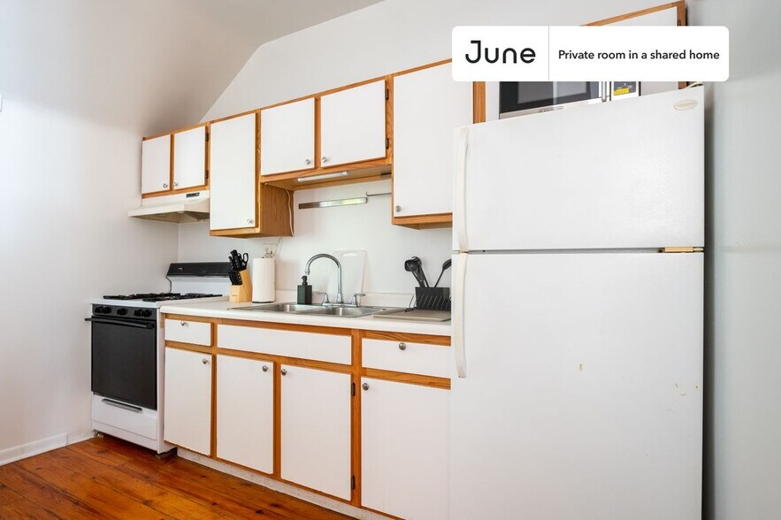 Building Photo - Room in Shared 2 bed/1 bath home