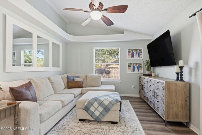 Building Photo - 2143 Lady Di Ln