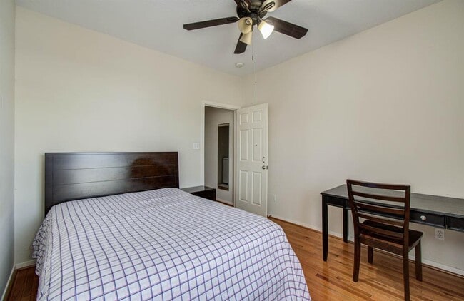Building Photo - 6855 Bellgreen Dr