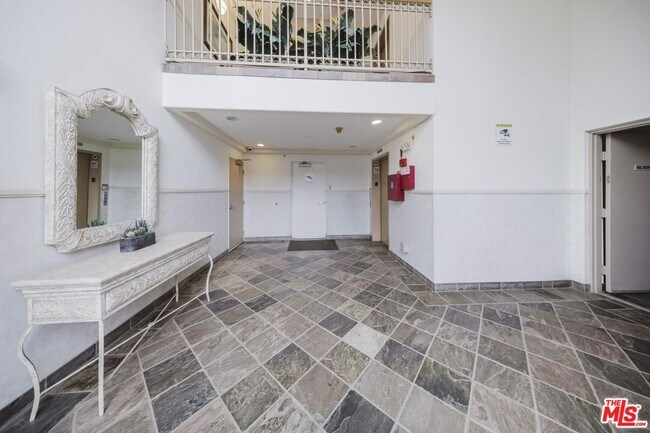 Building Photo - 937 12th St