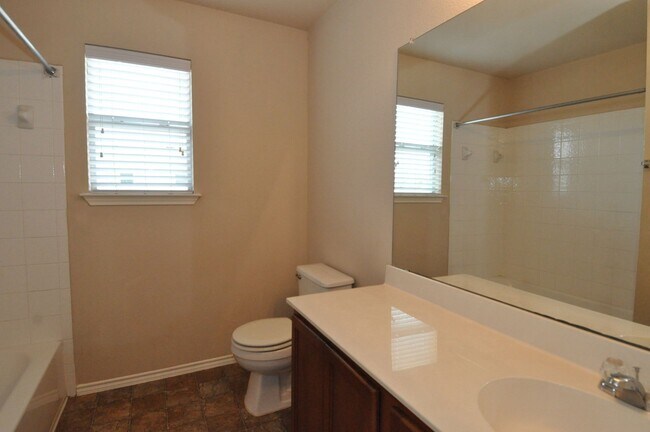 Building Photo - Great Neighborhood! Minutes to Cedar Park Shopping Areas