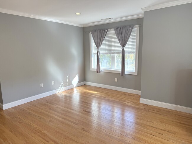Building Photo - 55 Stetson Pl