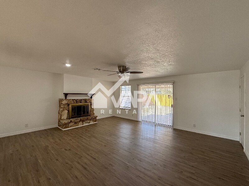 Building Photo - 13535 Coleridge St