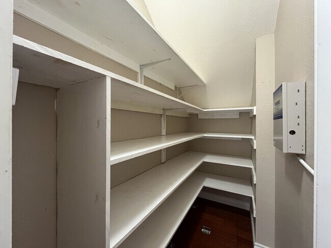 Building Photo - Stunning 4BR Home with Formal Living & Dining, Office & Gourmet Kitchen