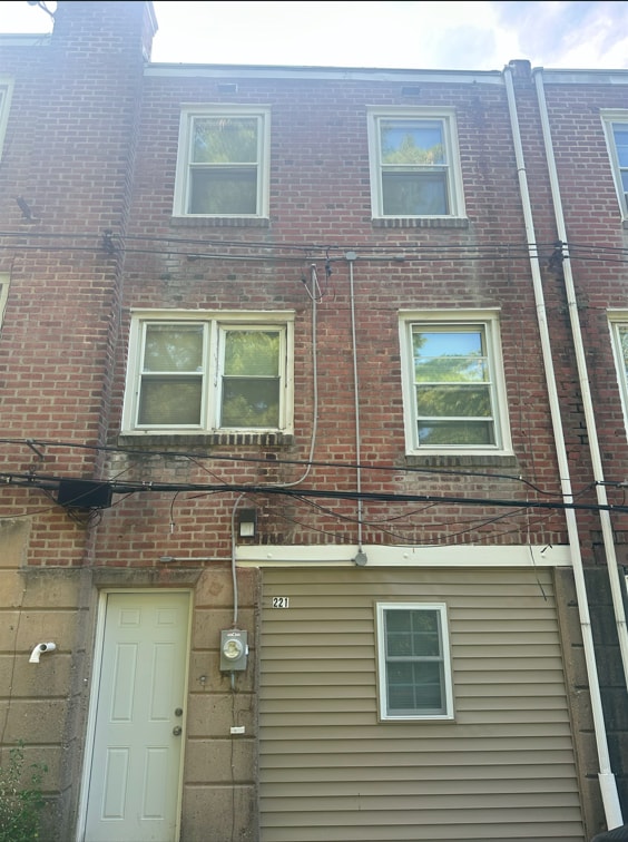 Building Photo - 221 W 21st St