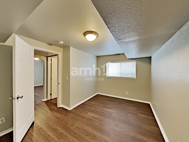 Building Photo - 4973 W Badger Ln